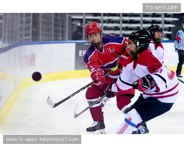 女子冰球赛:冰雪竞技展现中国队坚强拼搏精神,女子冰球锦标赛 女子冰球赛:冰雪竞技展现中国队坚强拼搏精神,女子冰球锦标赛